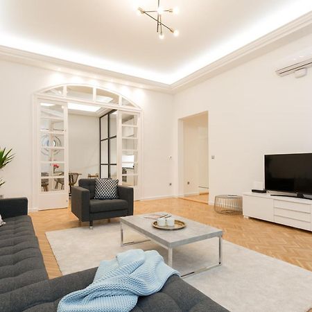 Space And Style In The Heart Of Budapest W 2Br&2Bt エクステリア 写真
