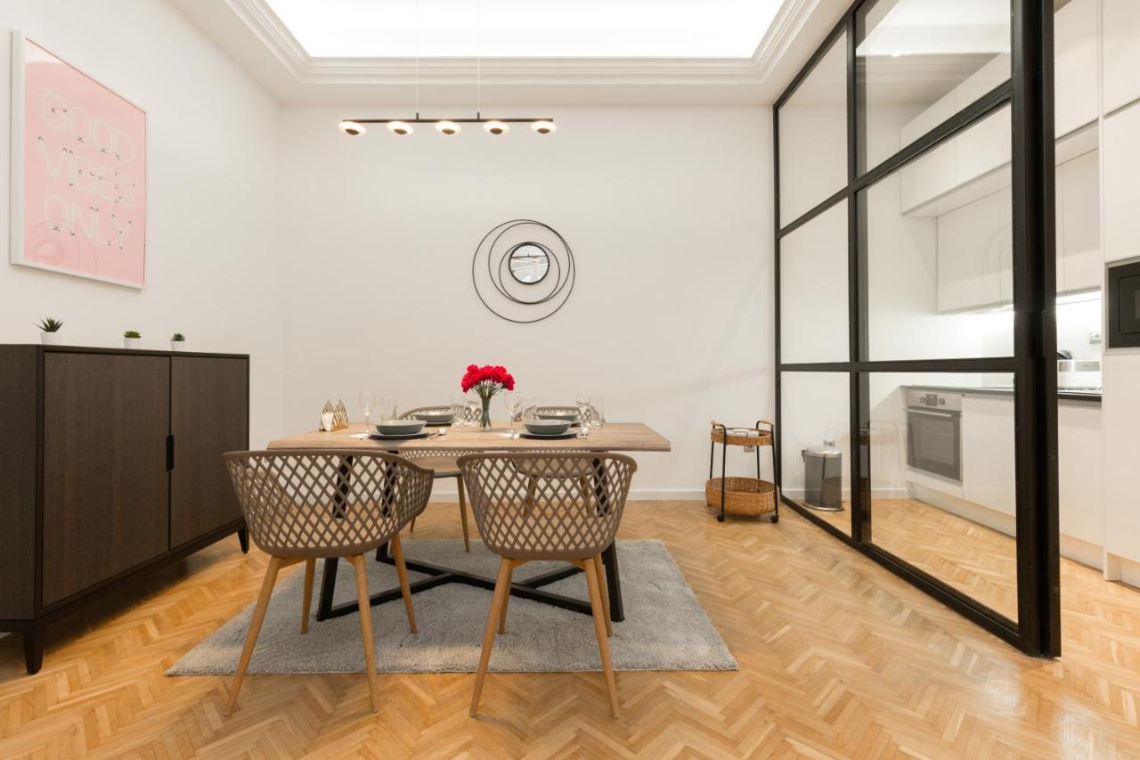 Space And Style In The Heart Of Budapest W 2Br&2Bt エクステリア 写真