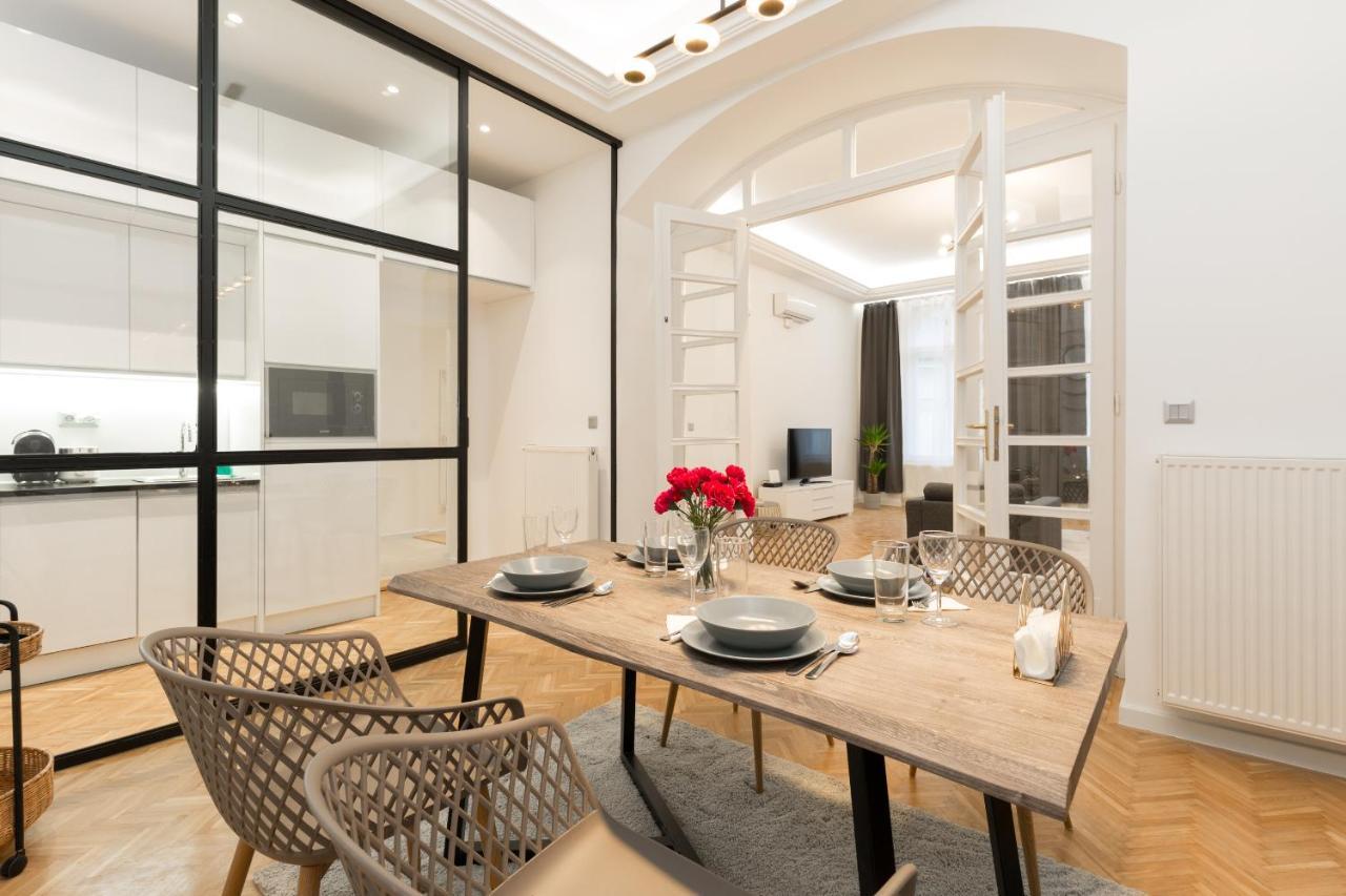 Space And Style In The Heart Of Budapest W 2Br&2Bt エクステリア 写真