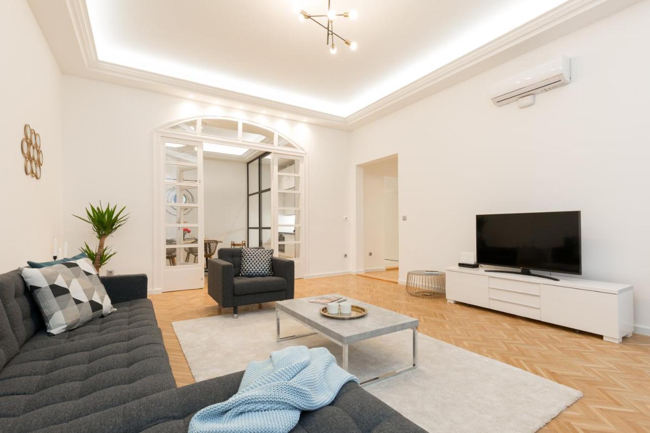 Space And Style In The Heart Of Budapest W 2Br&2Bt エクステリア 写真